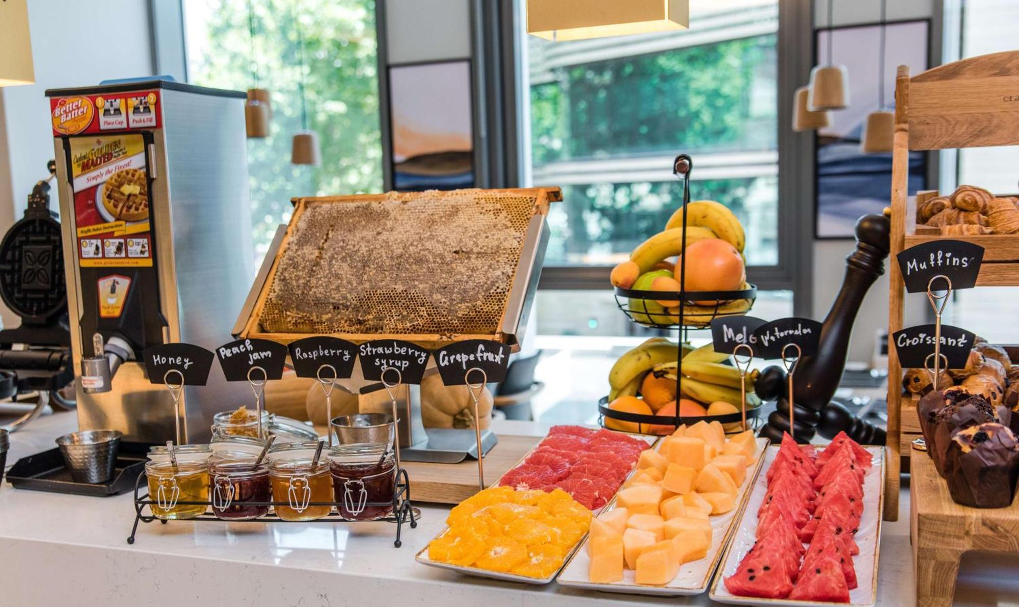 Hilton Garden Inn Tbilisi Riverview Kültér fotó